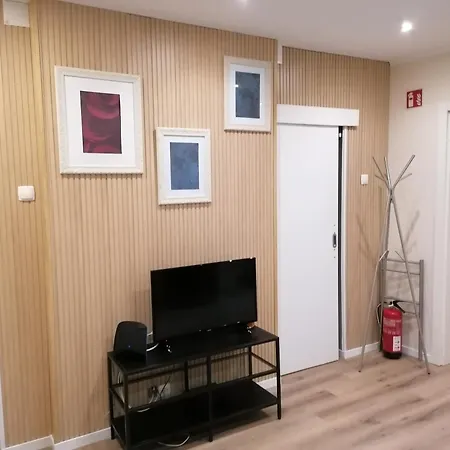 Lisbon Heart Santa Marta Apartment-2