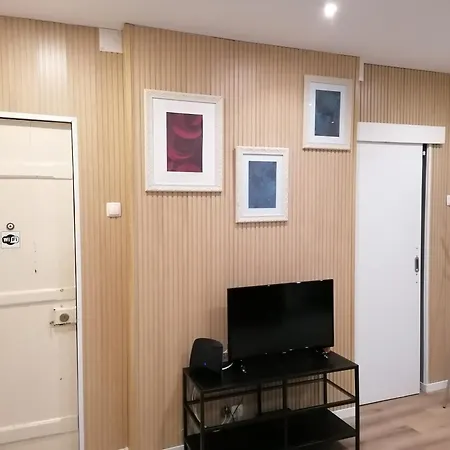 Lisbon Heart Santa Marta Apartment-3